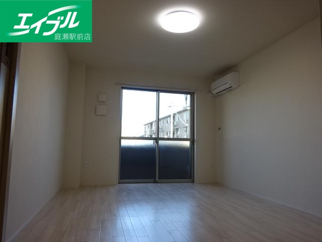 居室・リビング　室内