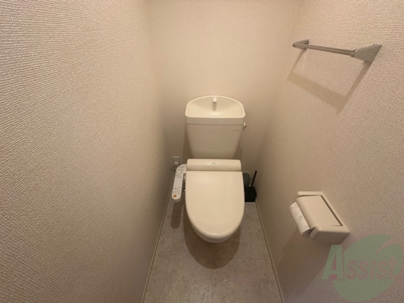 トイレ　ウォシュレット機能がついているので安心ですね。