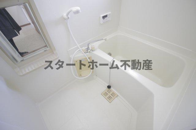 バス・シャワールーム　コンパクトで使いやすいお風呂です