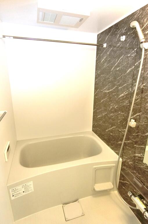 バス・シャワールーム　同型物件の写真、配色に違いあり