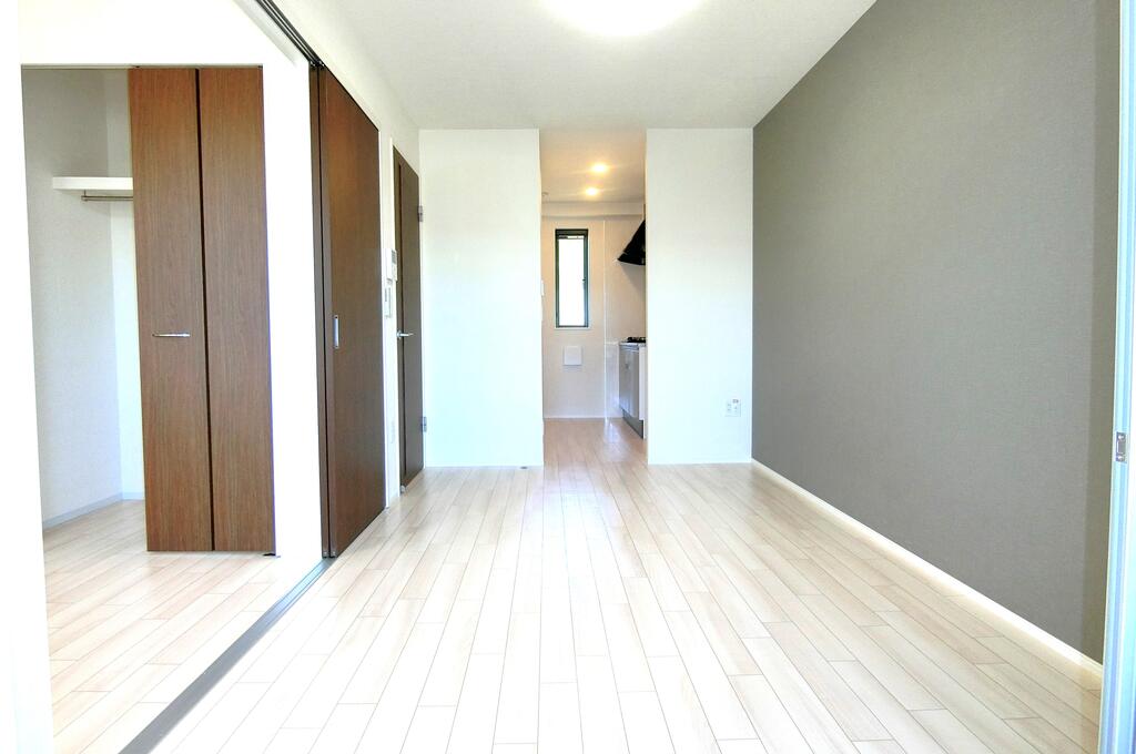 居室・リビング　同型物件の写真、配色に違いあり