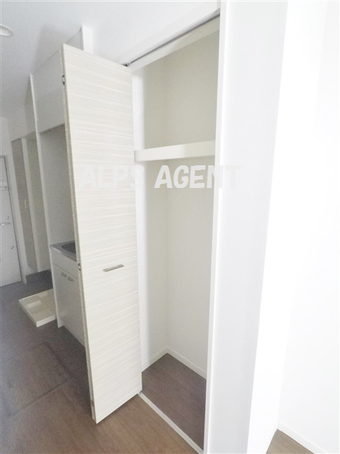 収納　ハンガーパイプ付きのクロゼット（同一仕様）