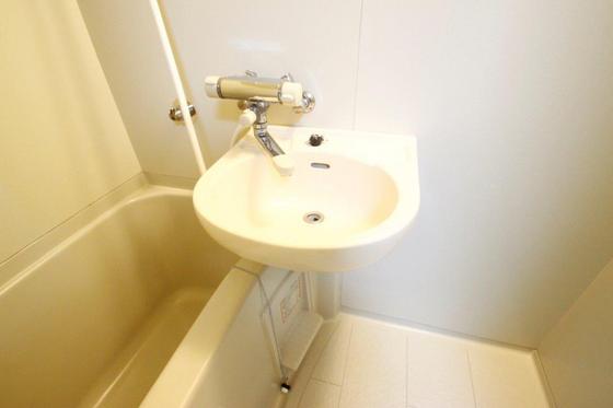 洗面設備　※別部屋の写真です