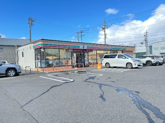 コンビニ　セブンイレブン小牧ＩＣ北店（コンビニ）まで460m