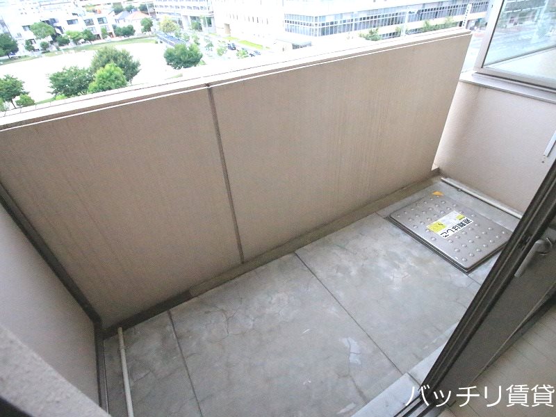 バルコニー　別号室タイプの為、現状を優先致します。