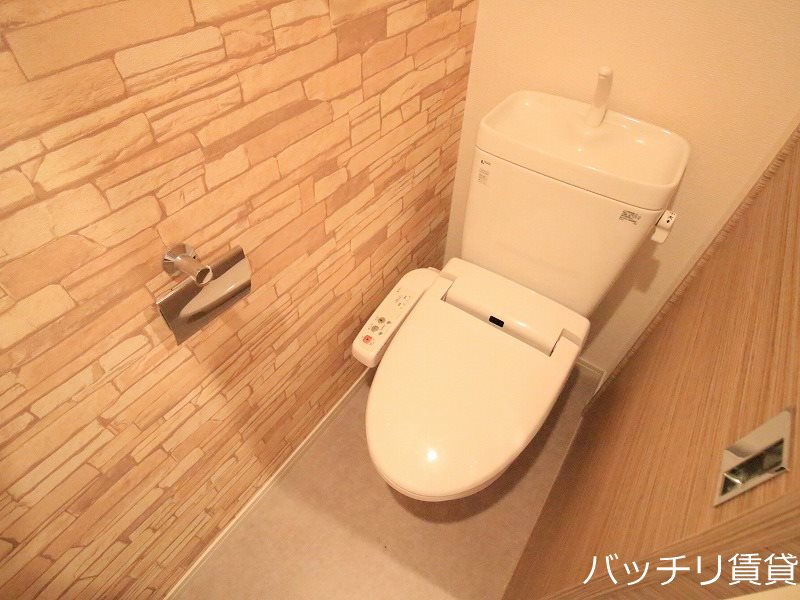 トイレ　別号室タイプの為、現状を優先致します。