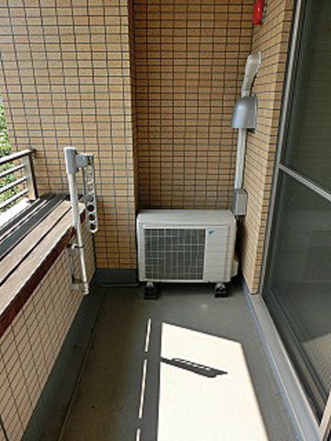 バルコニー　※別号室の写真です。現況優先となります。