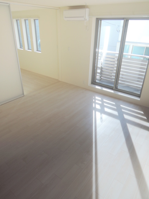 居室・リビング　★明るいフローリングの角部屋です★