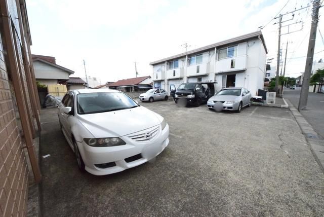 駐車場　敷地内駐車場完備