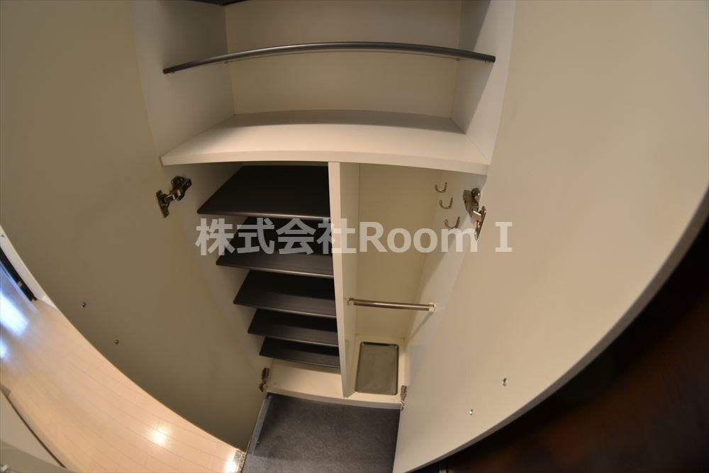 玄関　収納もある玄関です