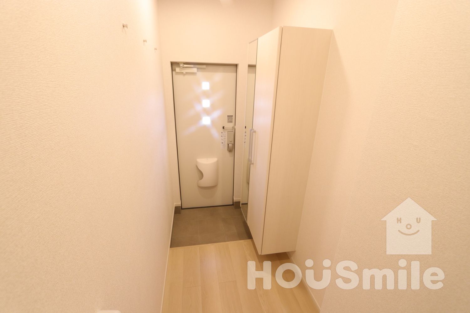 玄関　※現在建築中・同タイプの写真を使用