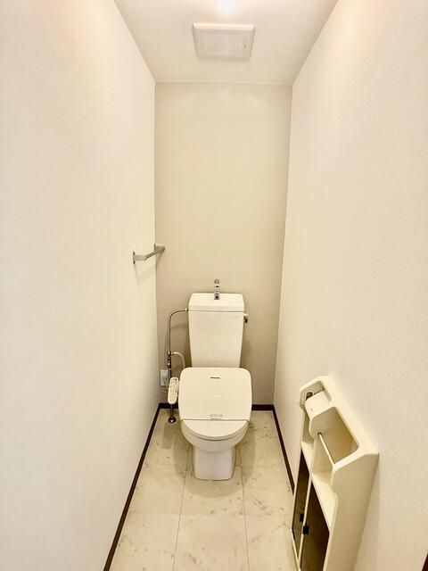 トイレ　写真は別の部屋のものです。