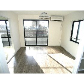 居室・リビング　※同型タイプのお部屋です。現況優先。