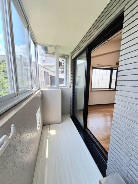 バルコニー　屋内型バルコニー