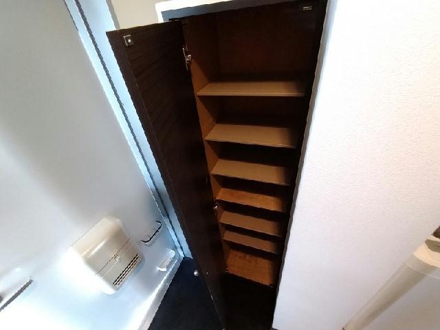 収納　下駄箱?