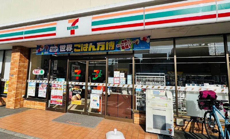 コンビニ　セブンイレブン（コンビニ）まで400m