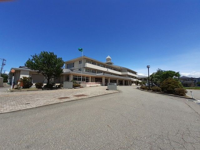 小学校　村上市立保内小学校（小学校）まで804m