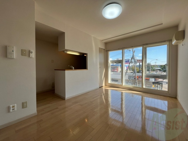 居室・リビング　広くてキレイなお部屋が広がっていて、充実した生活が送れそう。