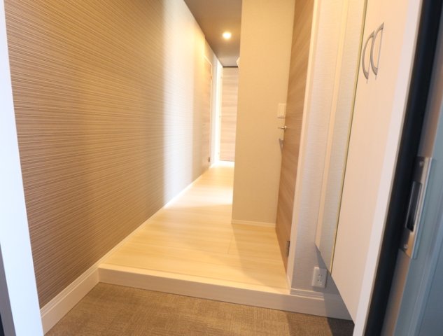 玄関　【ウェスタ新八代 】103 玄関