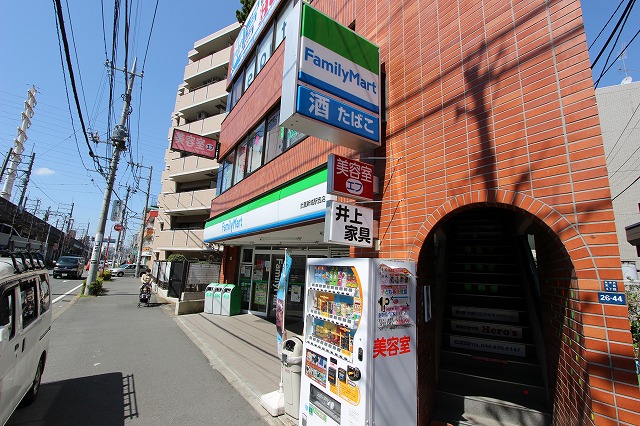 コンビニ　ファミリーマート武蔵新城駅西店（コンビニ）まで480m