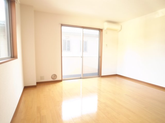居室・リビング　同物件他部屋の参考写真