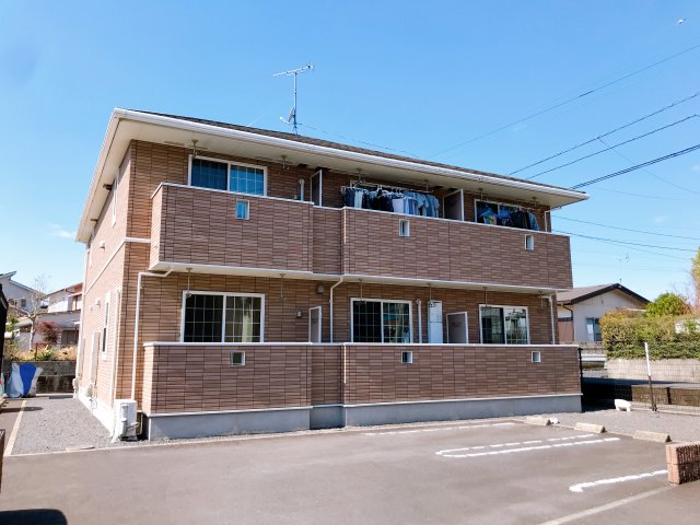 建物外観　加治木駅まで徒歩5分、電車通勤の方におススメ