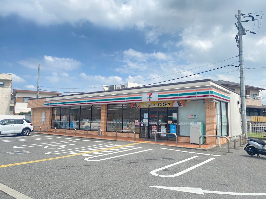 コンビニ　セブンイレブン 堺東山店（コンビニ）まで786m