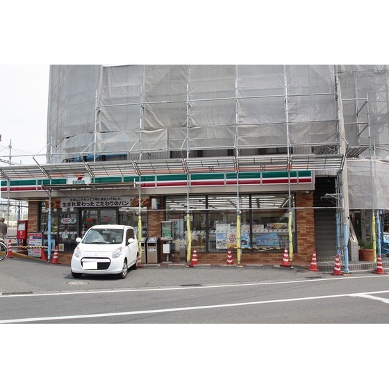 コンビニ　セブンイレブン海老名駅前店（コンビニ）まで450m