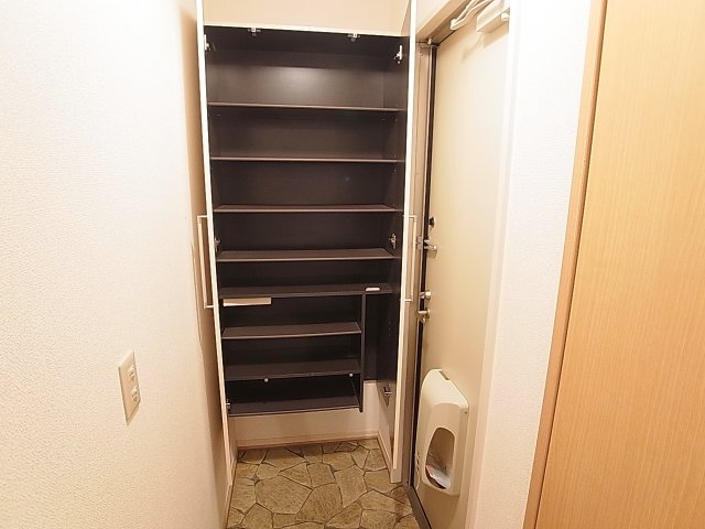 玄関　シューズＢＯＸもございます