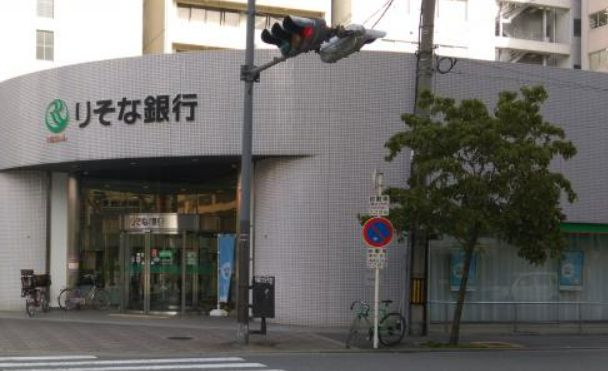 銀行　りそな銀行 新大阪駅前支店（銀行）まで524m