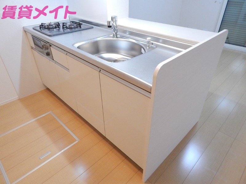 キッチン　同物件別部屋の写真
