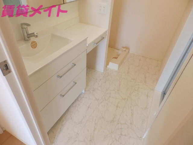 洗面設備　同物件別部屋の写真