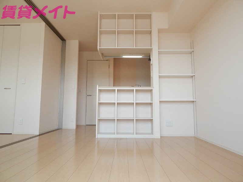 居室・リビング　同物件別部屋の写真