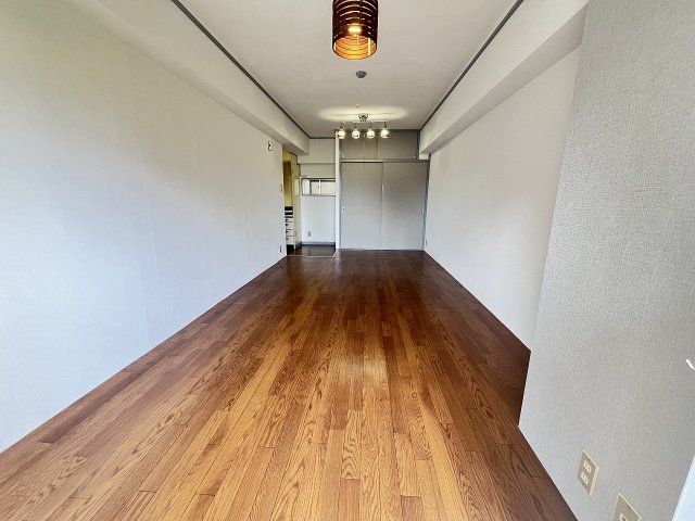 その他部屋・スペース　落ち着いた色調の寝室です