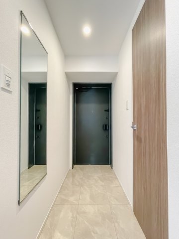 玄関　※別部屋の参考写真です。