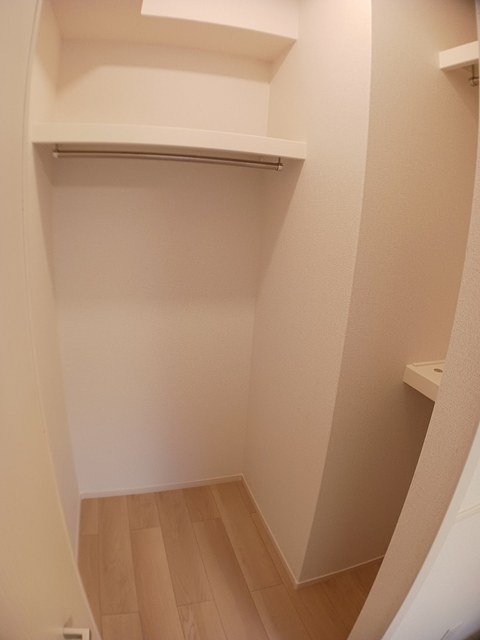 収納　ウォークインクローゼットなので収納豊富です☆