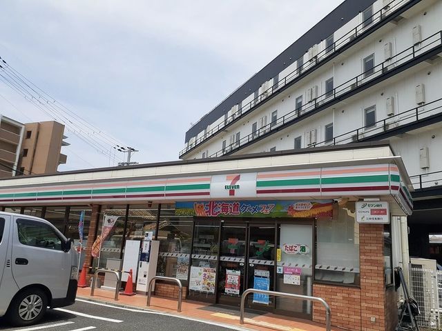 コンビニ　セブンイレブン様（コンビニ）まで365m