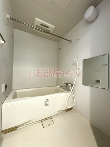 バス・シャワールーム　落ち着いた空間のお風呂です