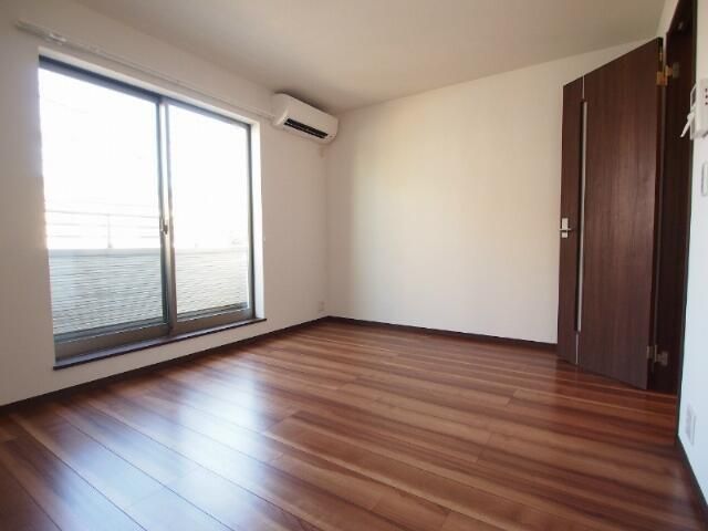 居室・リビング　別部屋参考写真となります