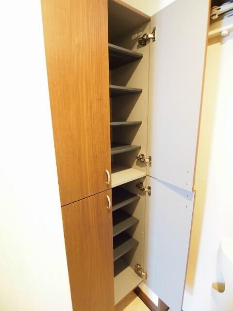 玄関　別部屋参考写真となります