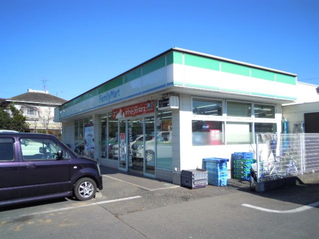 コンビニ　ファミリーマート　かわつる三芳野店（コンビニ）まで926m
