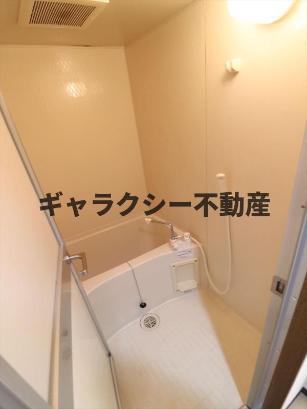 バス・シャワールーム　清潔感のあるバスルーム