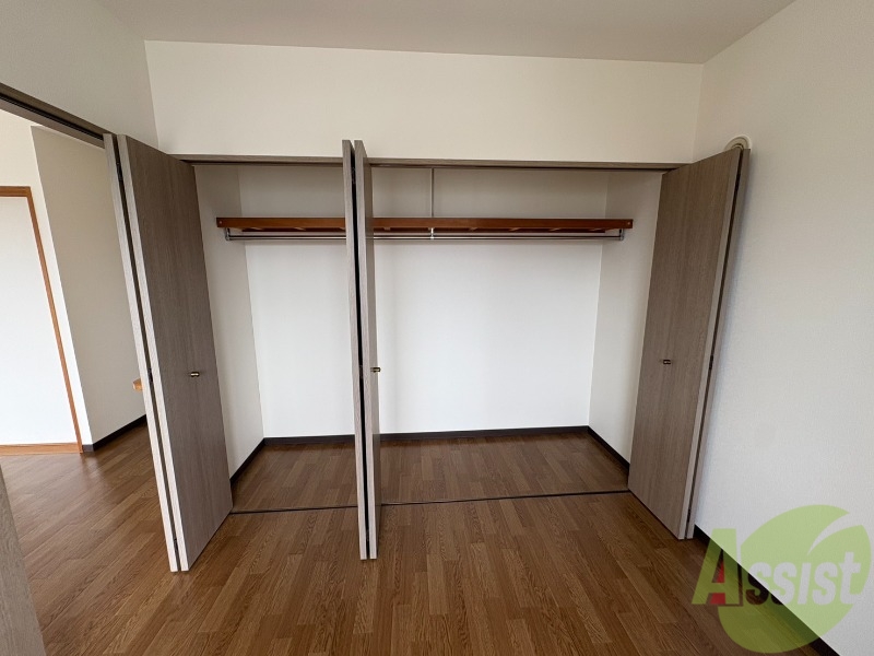 収納　寝室の収納です。部屋がすっきり片付きます。