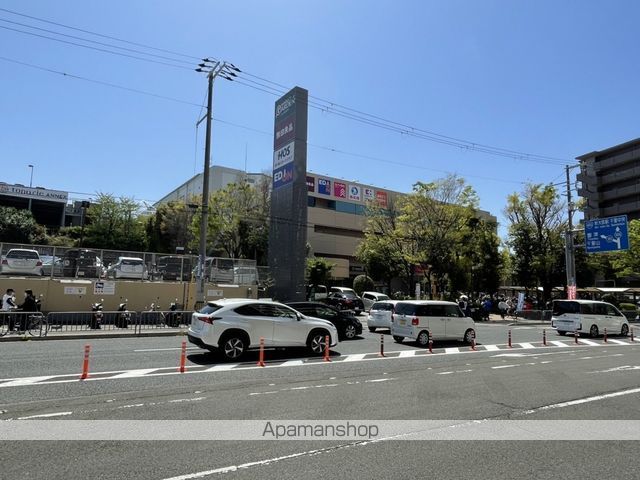 ショッピングセンター　トナリエ南千里（ショッピングセンター）まで998m