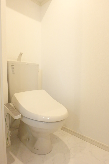 トイレ　温水洗浄機能付きのトイレです