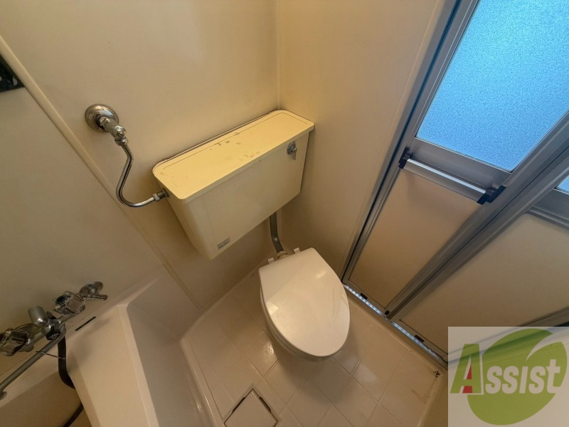 トイレ　こちらはトイレです。清潔感があり、安心して使用できます。