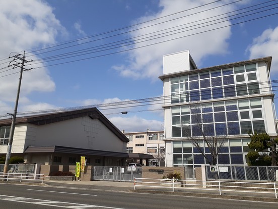 小学校　岡山市立西小学校（小学校）まで1000m