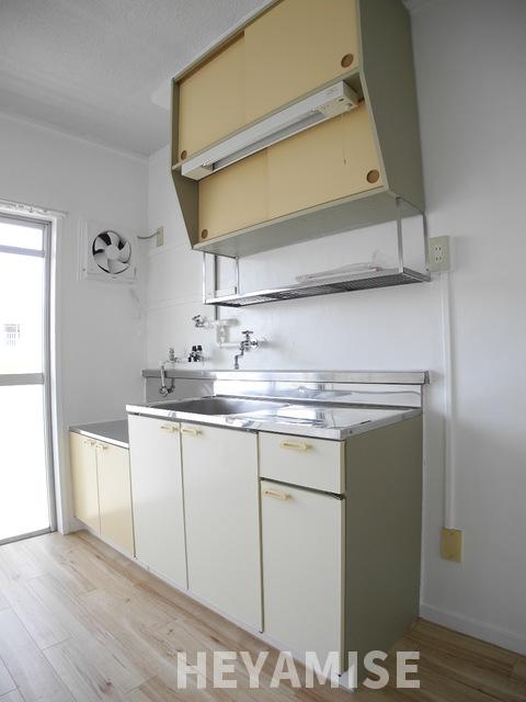 キッチン　※類似間取りの別のお部屋の写真です※