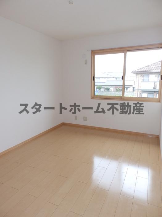 その他部屋・スペース　落ち着いて過ごせるお部屋なので、寝室にいかがでしょうか
