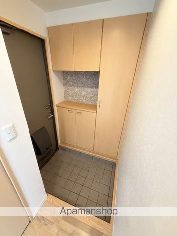ＪＲ東海道本線 浜松駅 バス乗車時間：20分 最寄りバス停で下車 徒歩1分 2階建 築22年の玄関写真